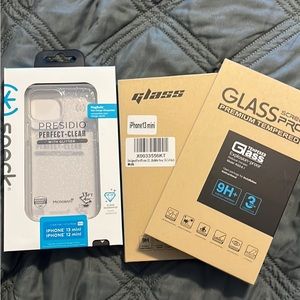 Speck Presidio Perfect-Clear with glitter IPhone 13 mini case